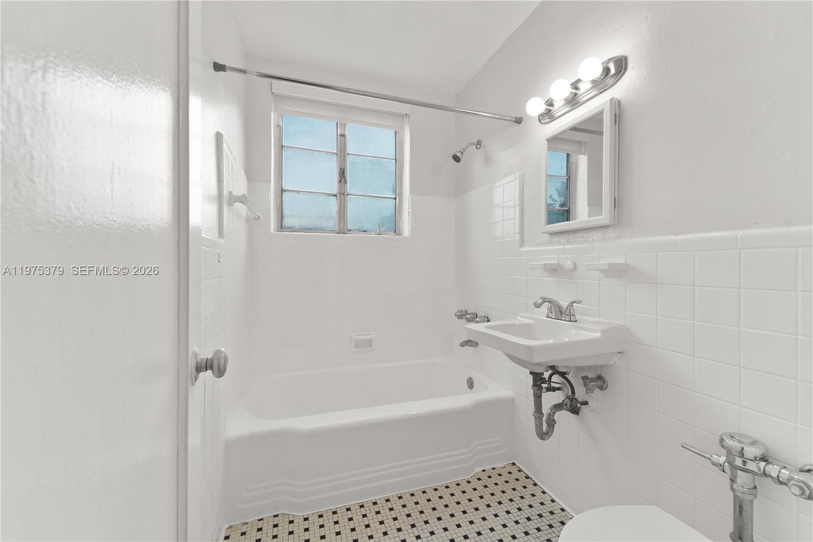   /   кв.футов $ 2026-03-03 0 Фото