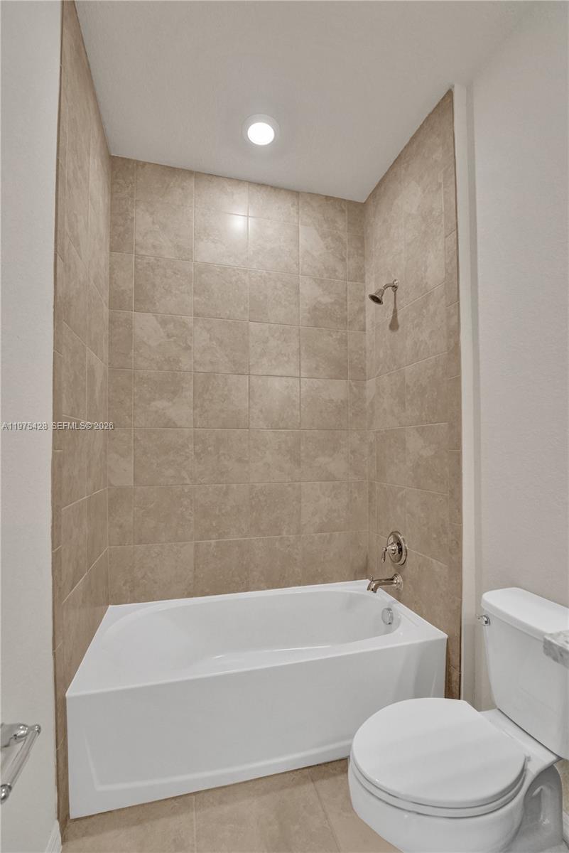 See details 4764 3 / 3 1780 sq. ft. $ 2026-03-03 0 Photo