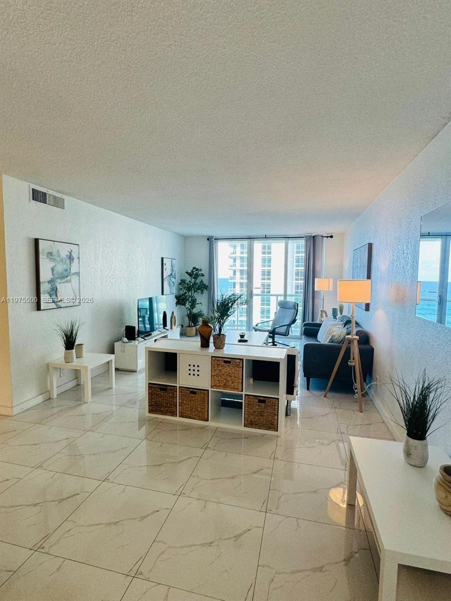 Photo of 3901 Ocean Dr  #10G, Hollywood, Florida, 33019 - 