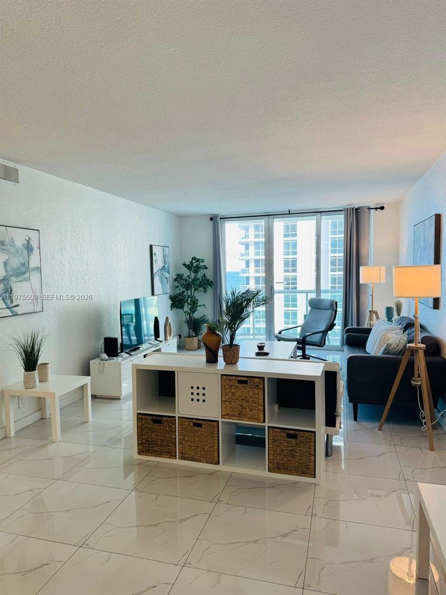 Photo of 3901 Ocean Dr  #10G, Hollywood, Florida, 33019 - 