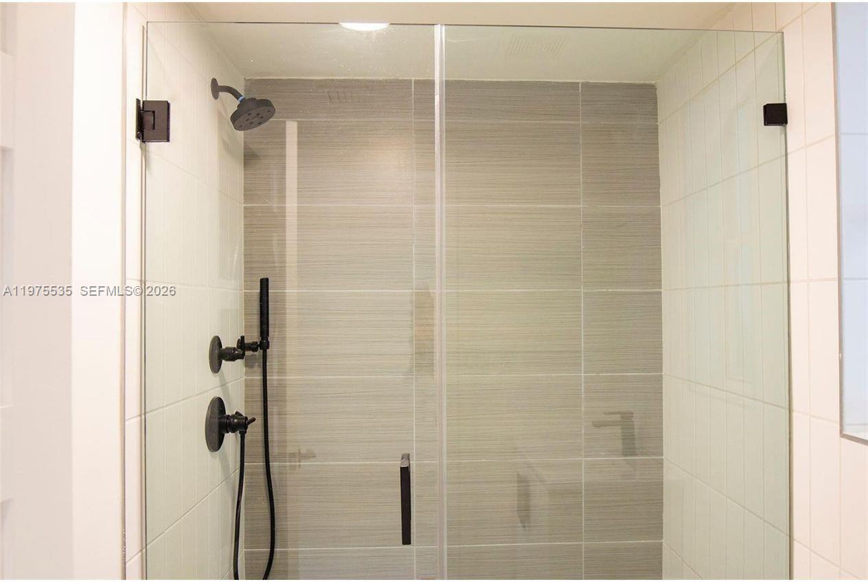   /  7868 кв.футов $ 2026-03-03 0 Фото