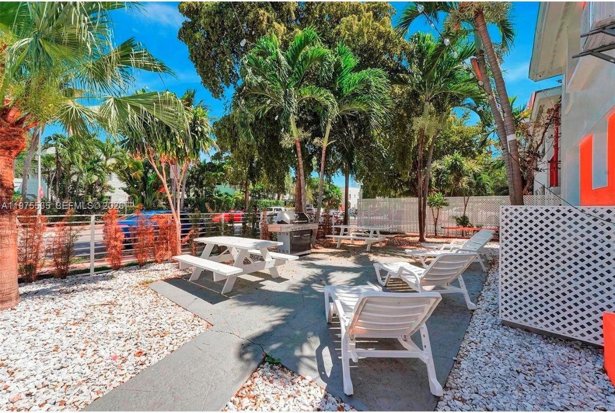   /  7868 кв.футов $ 2026-03-03 0 Фото