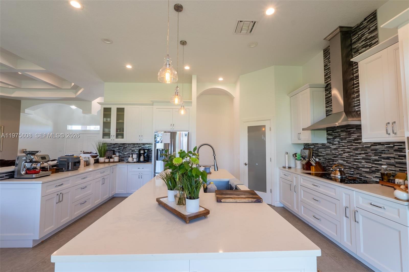   /   кв.футов $ 2026-03-03 0 Фото