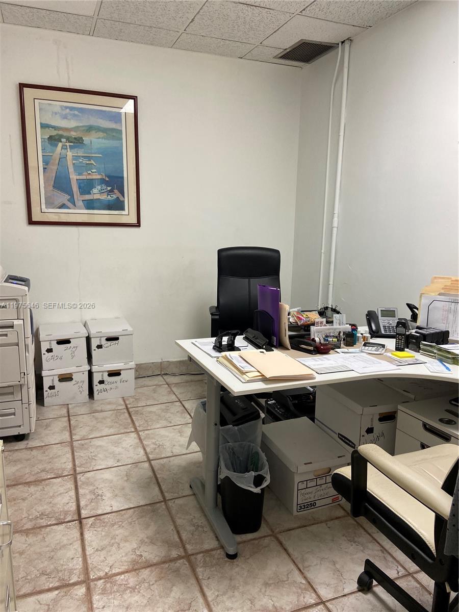   /   кв.футов $ 2026-03-03 0 Фото