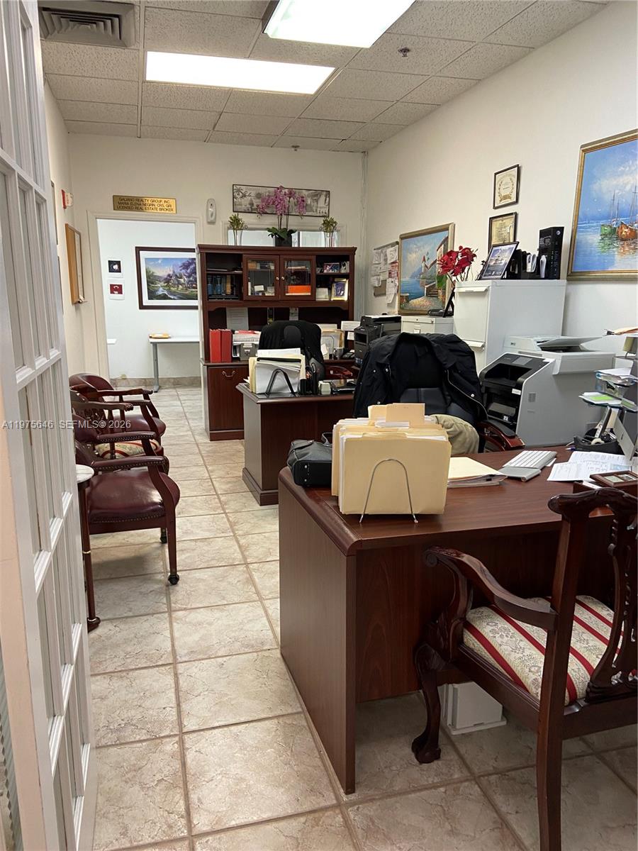   /   кв.футов $ 2026-03-03 0 Фото