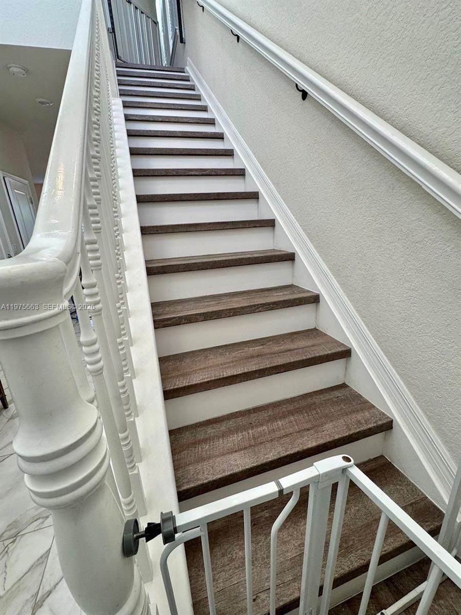 4334 3 / 3 1998 sq. ft. $ 2026-03-03 0 foto