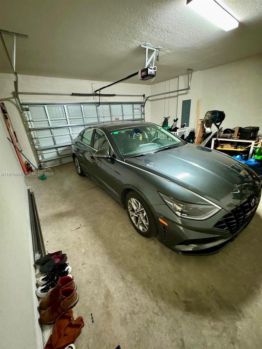 4334 3 / 3 1998 sq. ft. $ 2026-03-03 0 foto