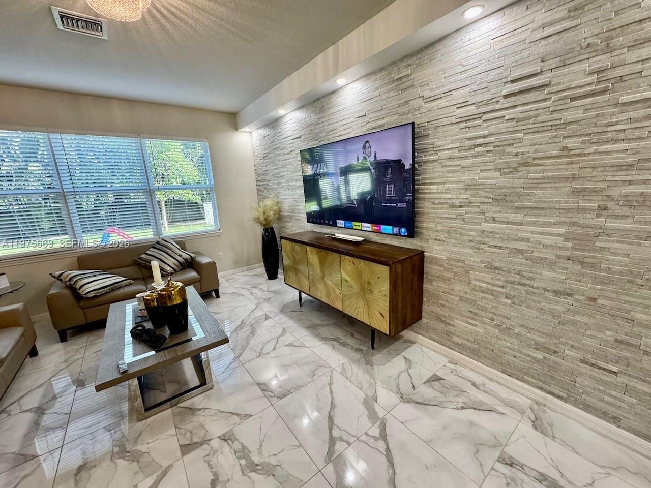 4334 3 / 3 1998 sq. ft. $ 2026-03-03 0 foto