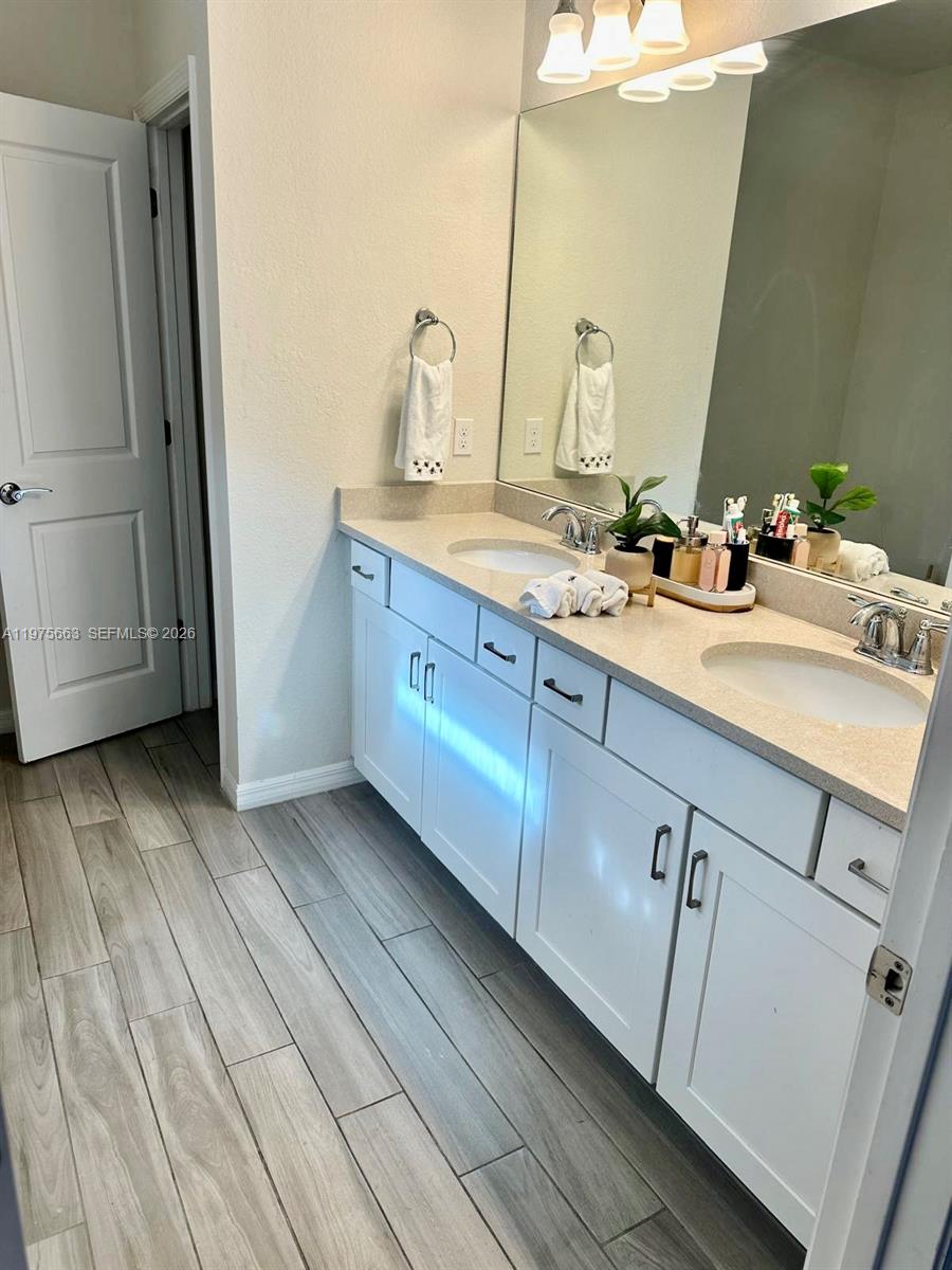 4334 3 / 3 1998 sq. ft. $ 2026-03-03 0 foto