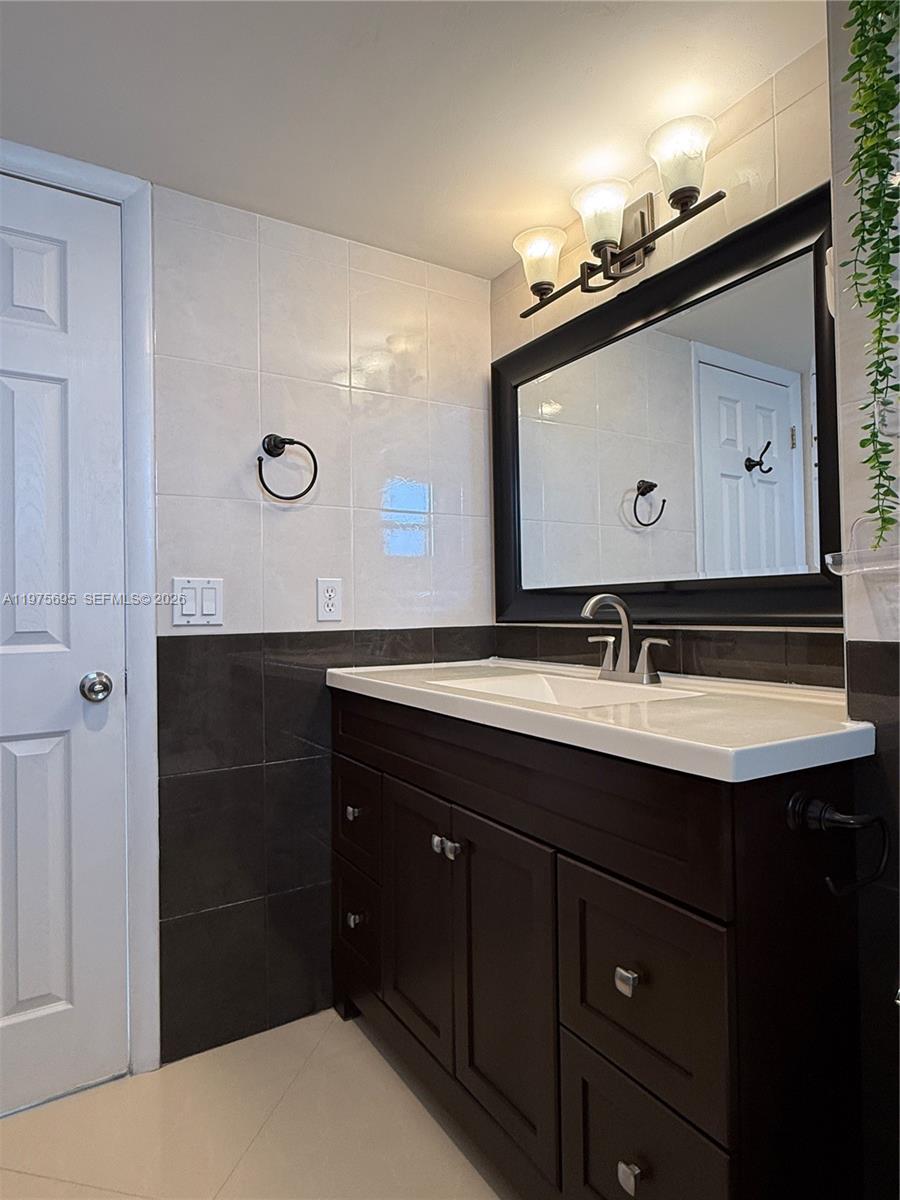 Photo of 2101 Ocean Dr  #1201, Hollywood, Florida, 33019 - 