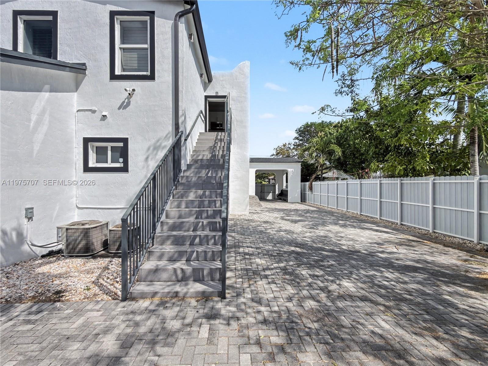   /  4151 кв.футов $ 2026-03-03 0 Фото