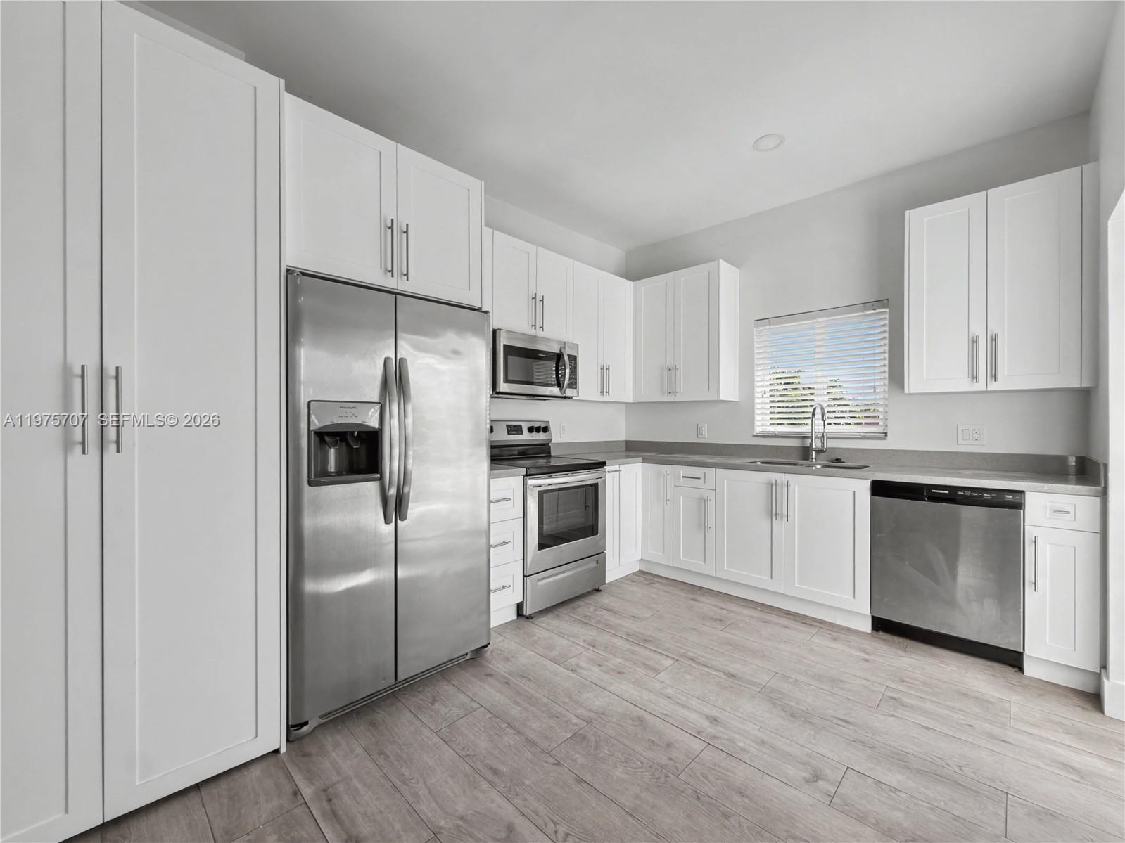   /  4151 кв.футов $ 2026-03-03 0 Фото