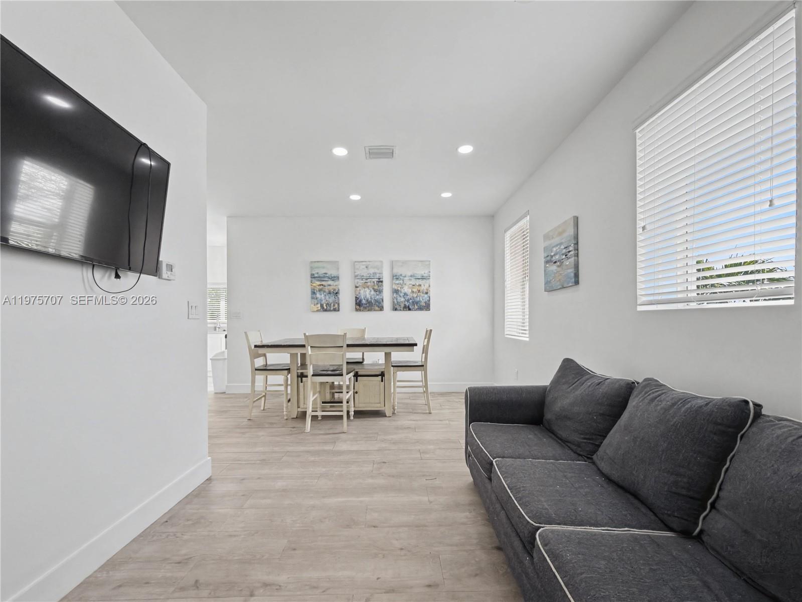   /  4151 кв.футов $ 2026-03-03 0 Фото