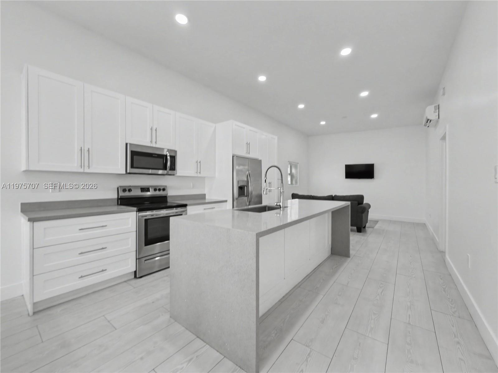   /  4151 кв.футов $ 2026-03-03 0 Фото