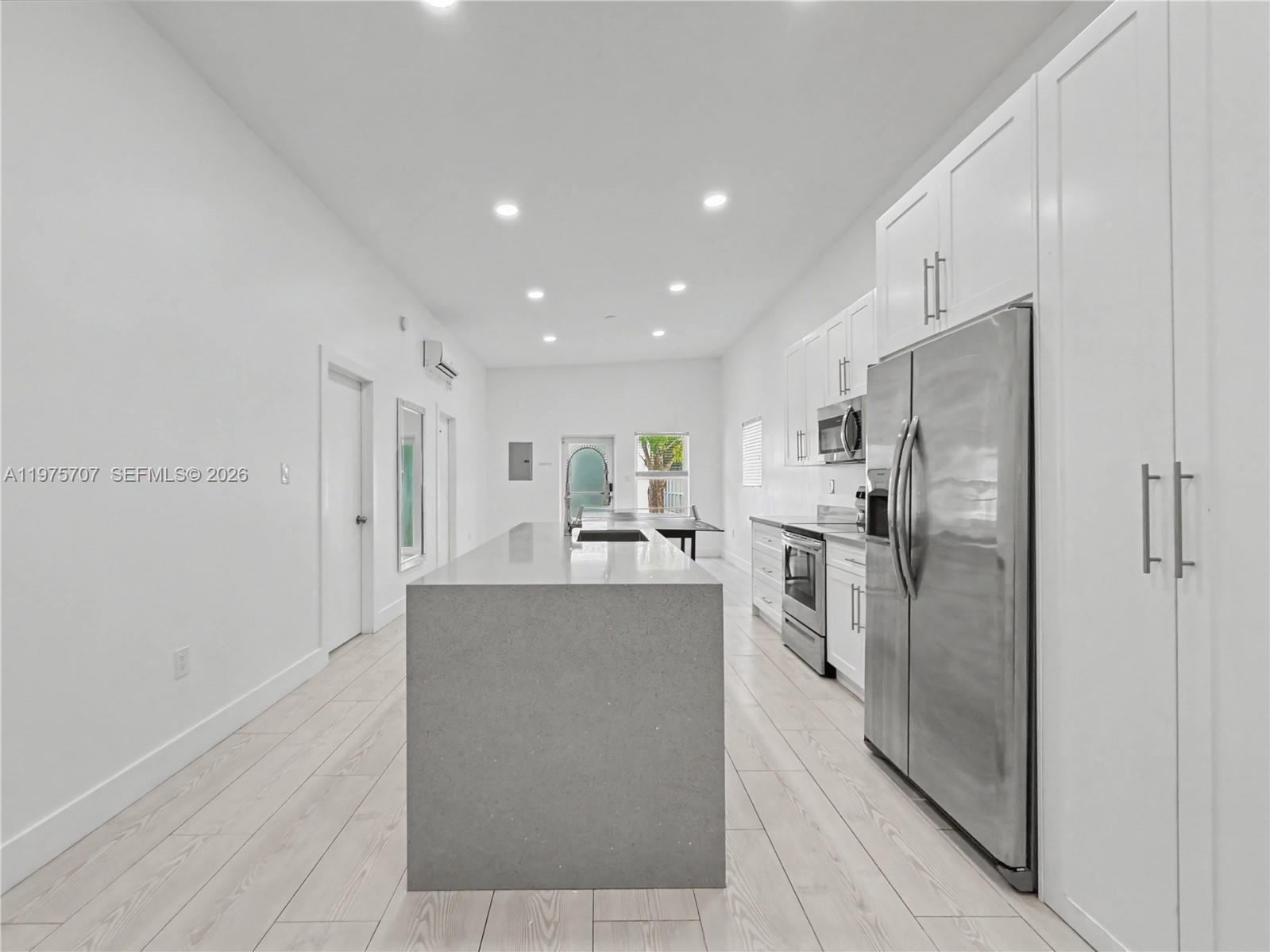   /  4151 кв.футов $ 2026-03-03 0 Фото