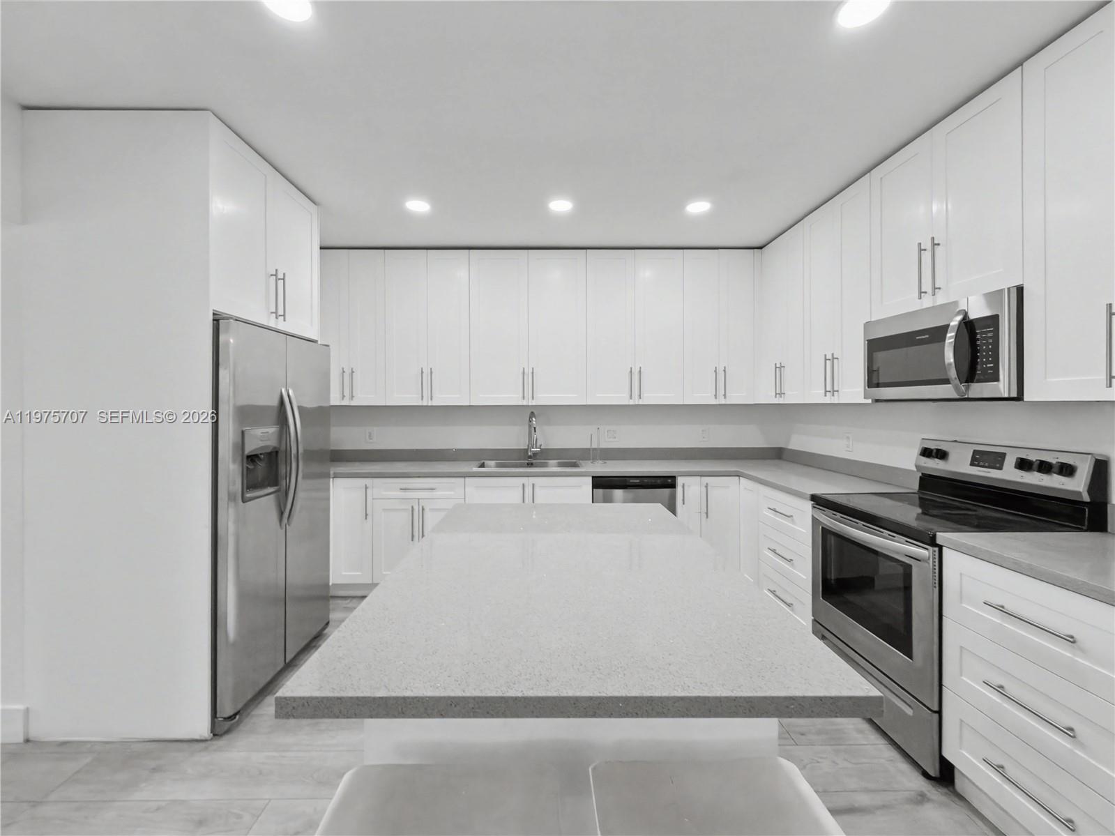   /  4151 кв.футов $ 2026-03-03 0 Фото