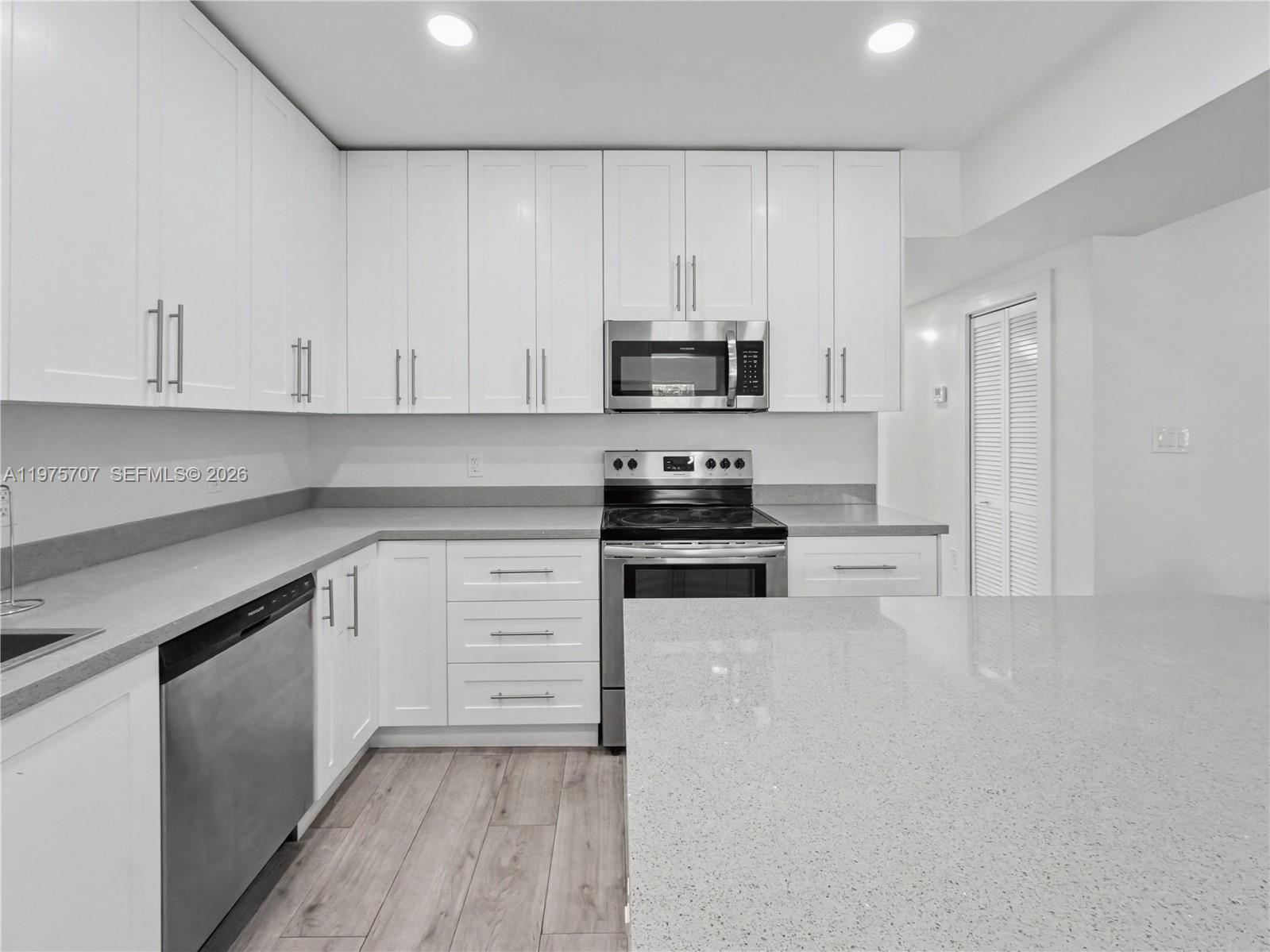   /  4151 кв.футов $ 2026-03-03 0 Фото