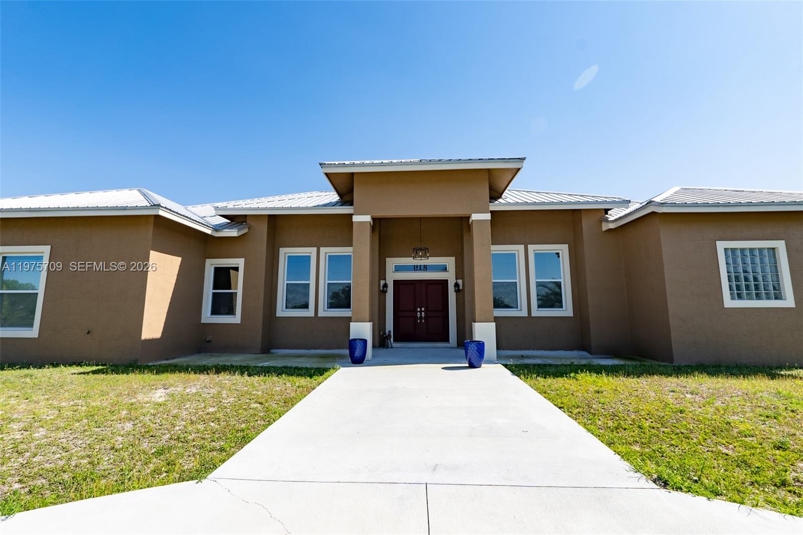   /   кв.футов $ 2026-03-03 0 Фото