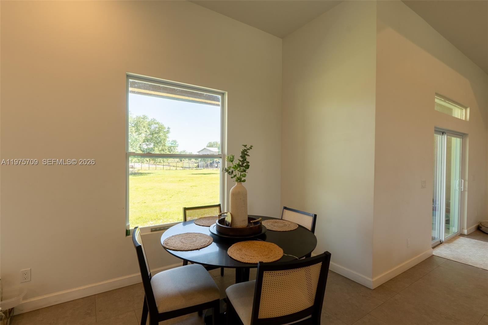   /   кв.футов $ 2026-03-03 0 Фото