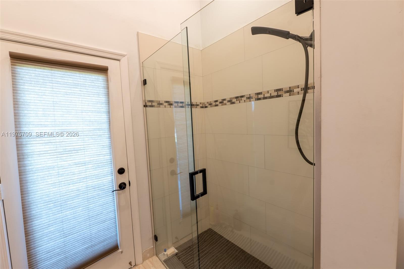   /   кв.футов $ 2026-03-03 0 Фото