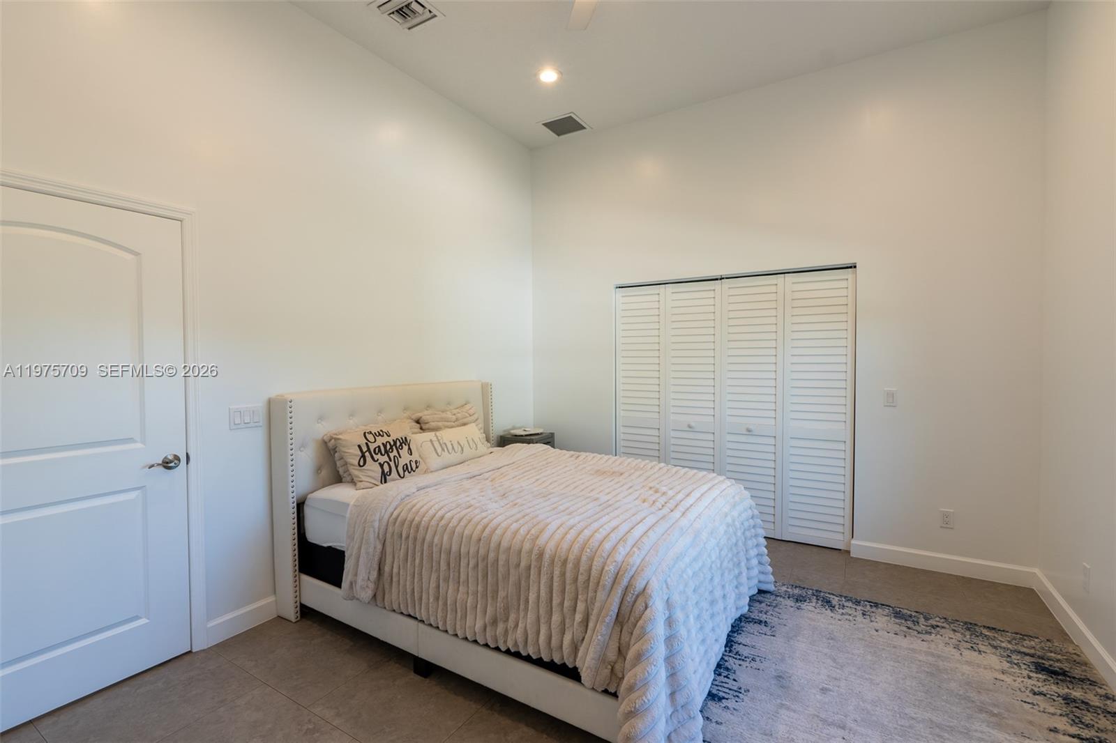   /   кв.футов $ 2026-03-03 0 Фото