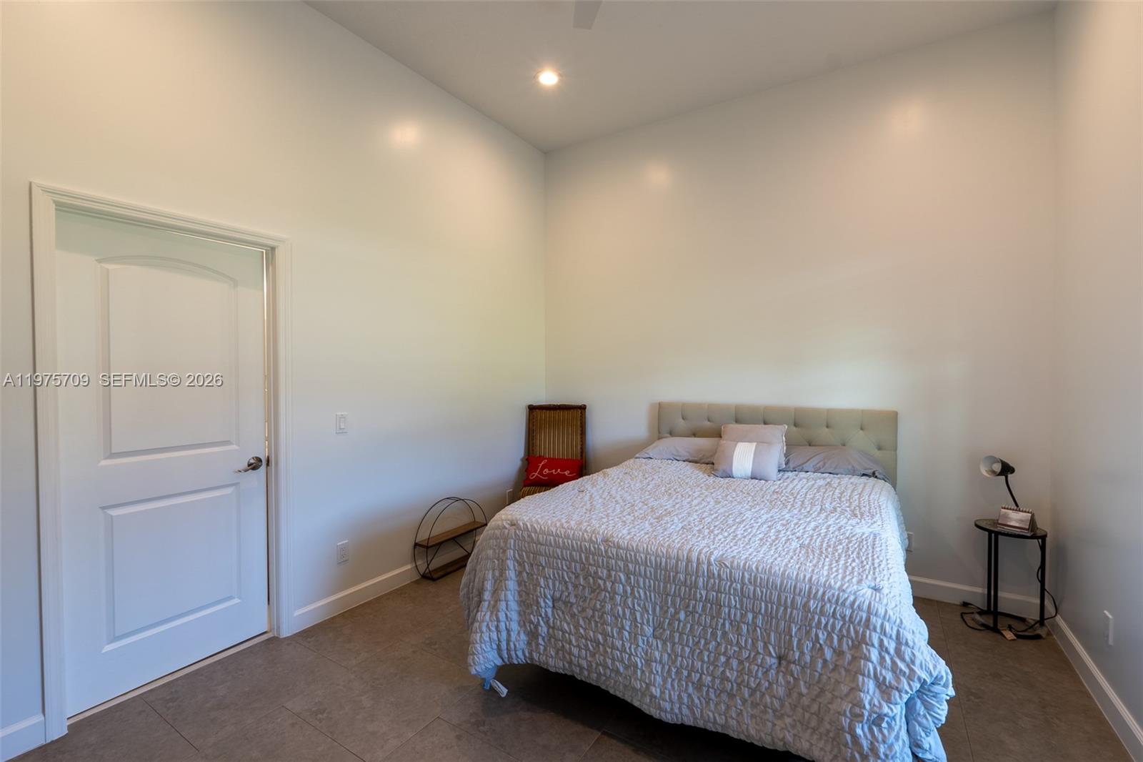   /   кв.футов $ 2026-03-03 0 Фото