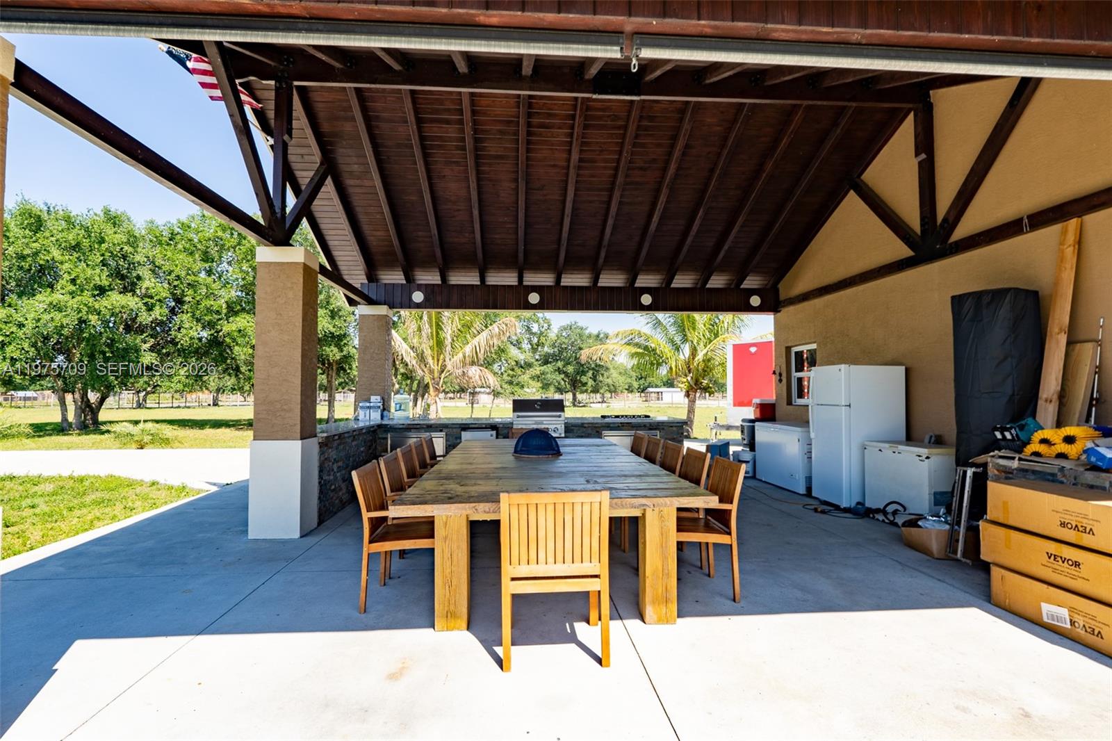   /   кв.футов $ 2026-03-03 0 Фото