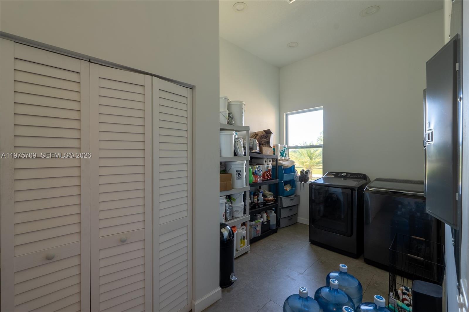   /   кв.футов $ 2026-03-03 0 Фото