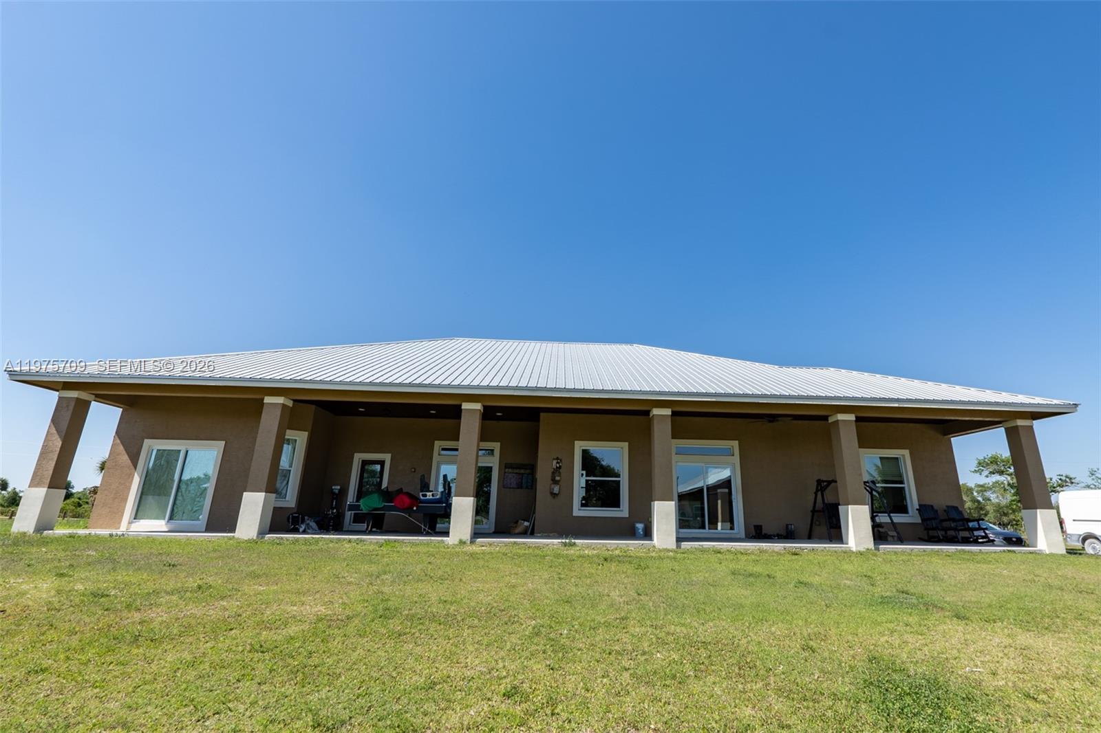   /   кв.футов $ 2026-03-03 0 Фото