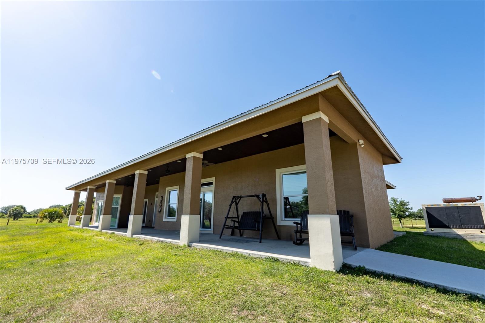   /   кв.футов $ 2026-03-03 0 Фото