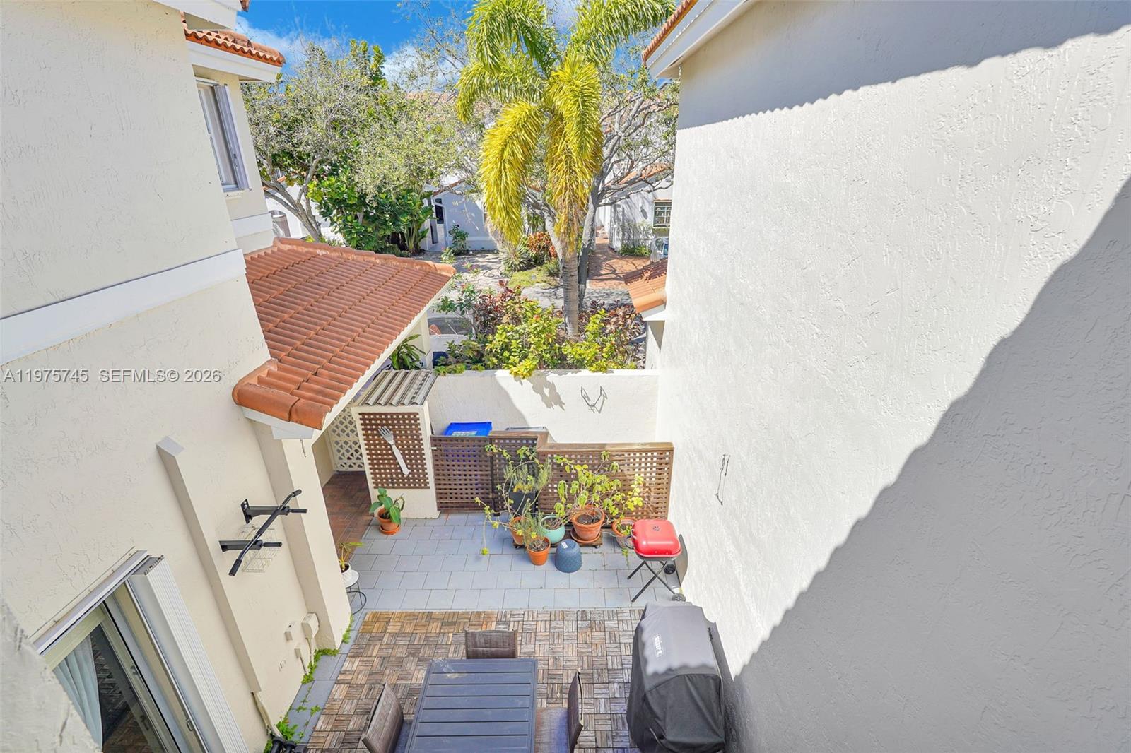 Photo of 1425 Weeping Willow Way  (1425), Hollywood, Florida, 33019 - 