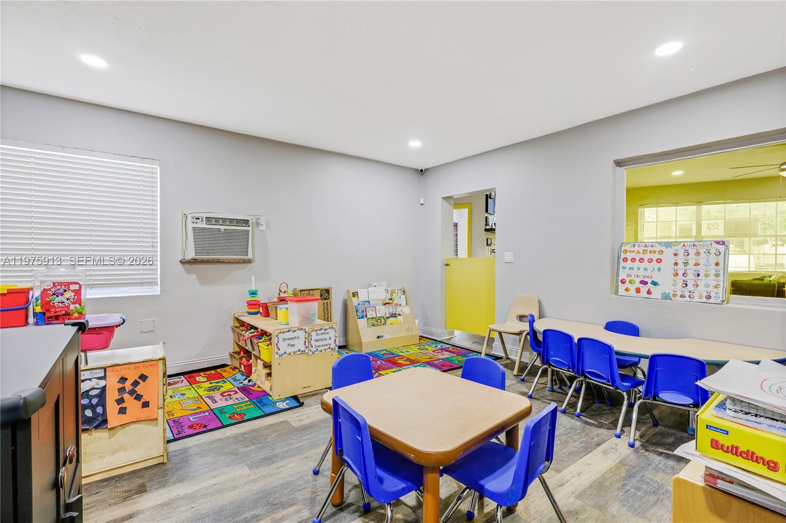   /   кв.футов $ 2026-03-03 0 Фото