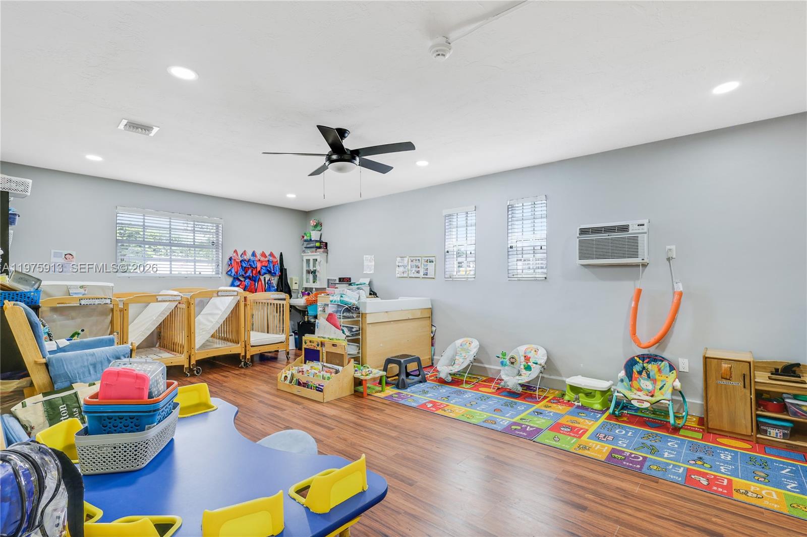   /   кв.футов $ 2026-03-03 0 Фото