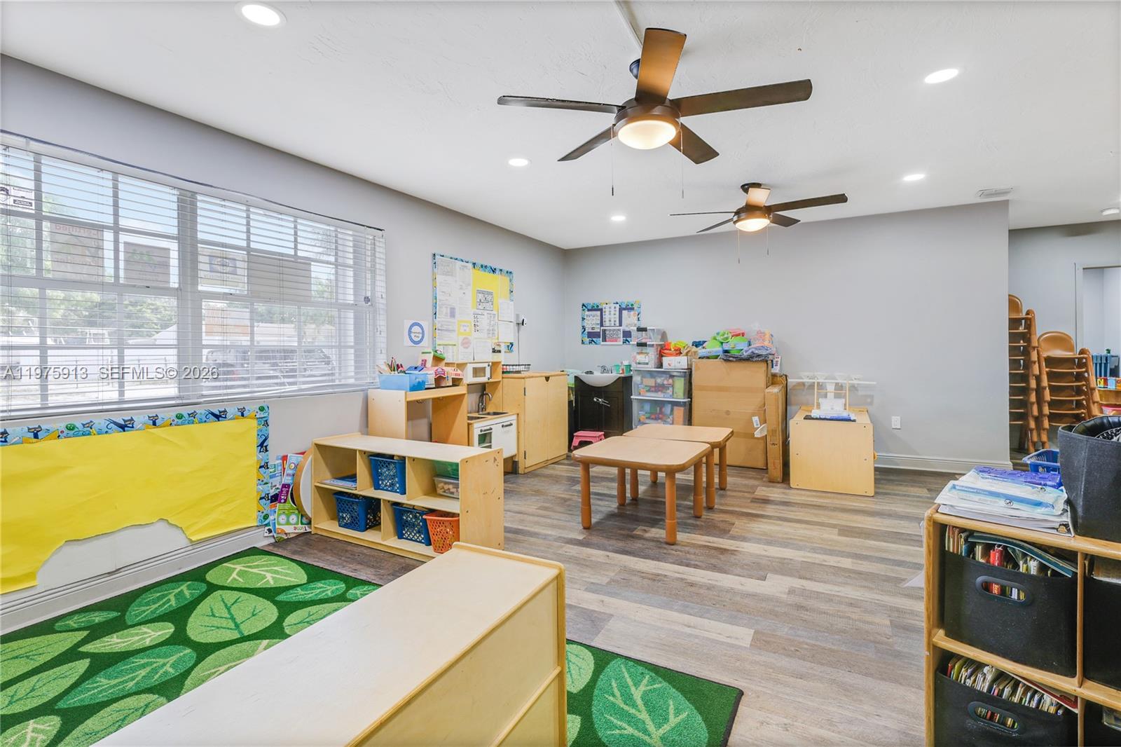   /   кв.футов $ 2026-03-03 0 Фото