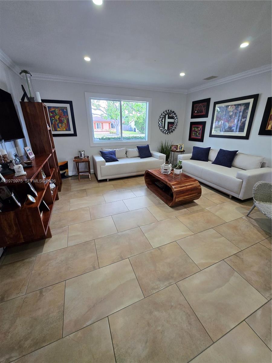 Подробнее 8620 3 / 2 1825 кв.футов $ 2026-03-03 0 Фото