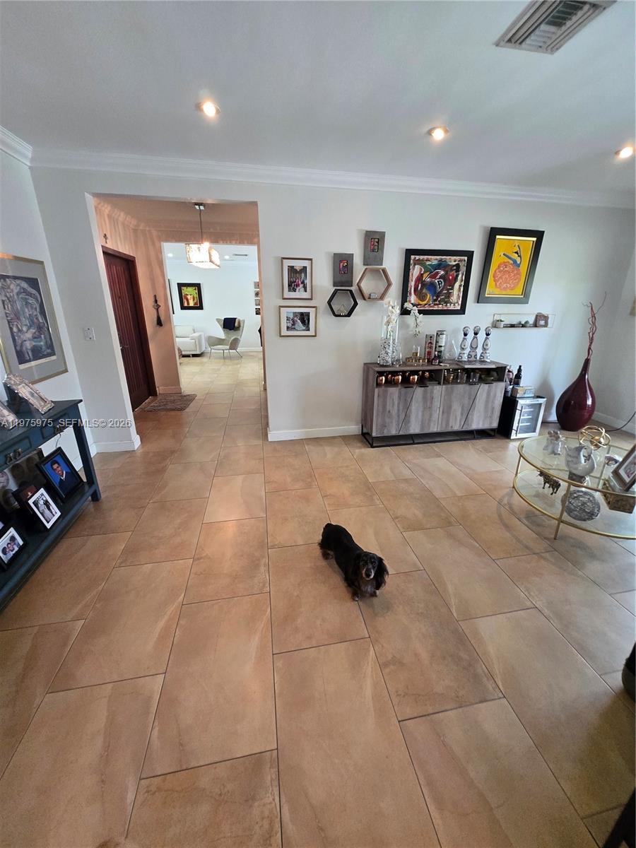 Подробнее 8620 3 / 2 1825 кв.футов $ 2026-03-03 0 Фото