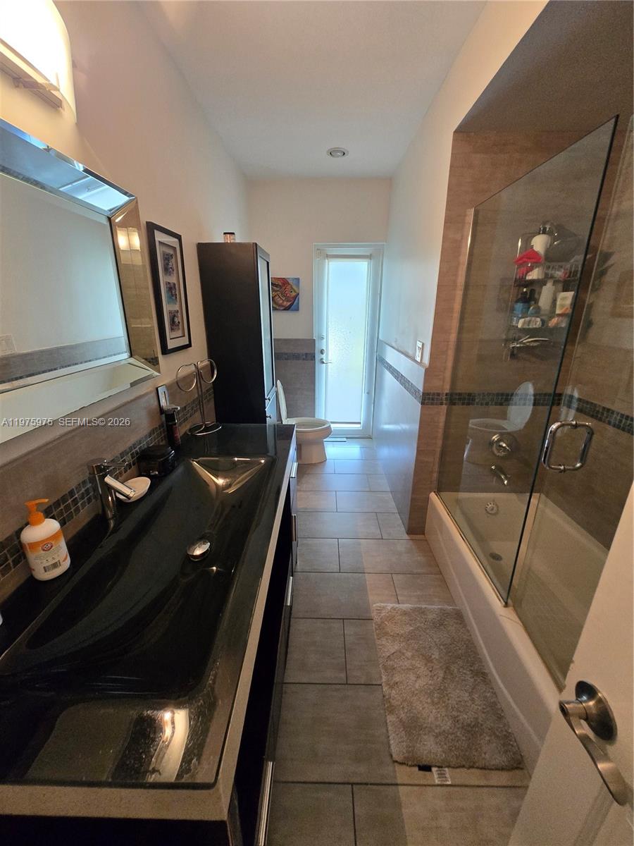 Подробнее 8620 3 / 2 1825 кв.футов $ 2026-03-03 0 Фото