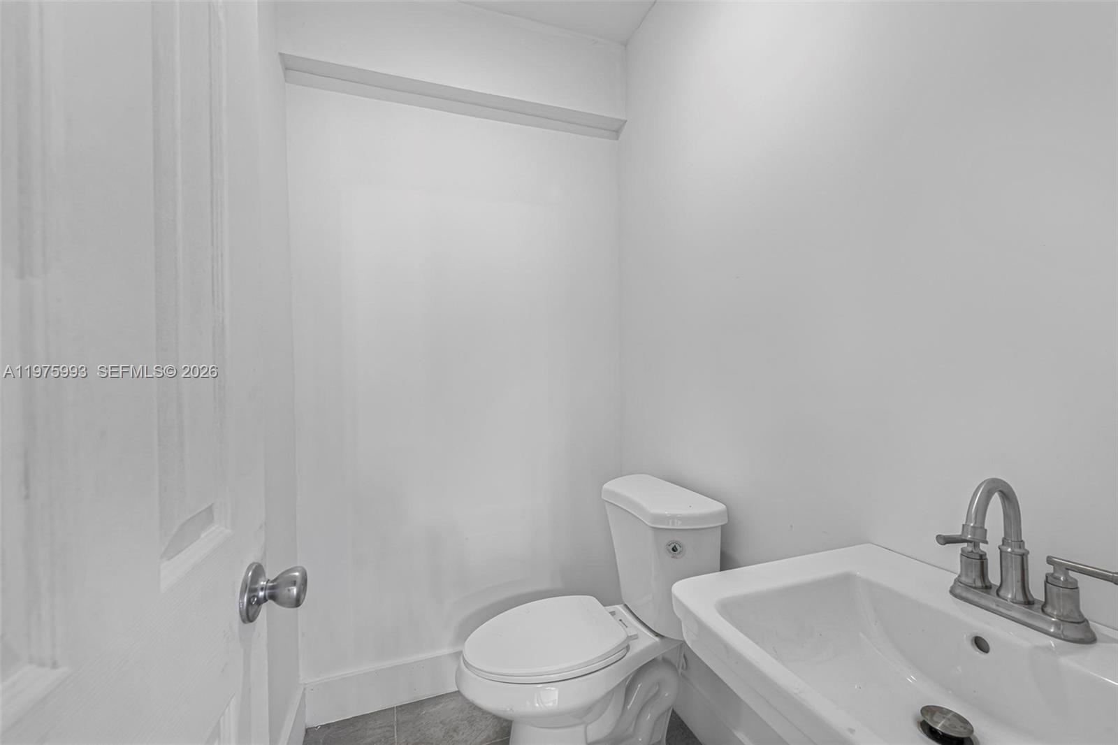   /   sq. ft. $ 2026-03-03 0 foto