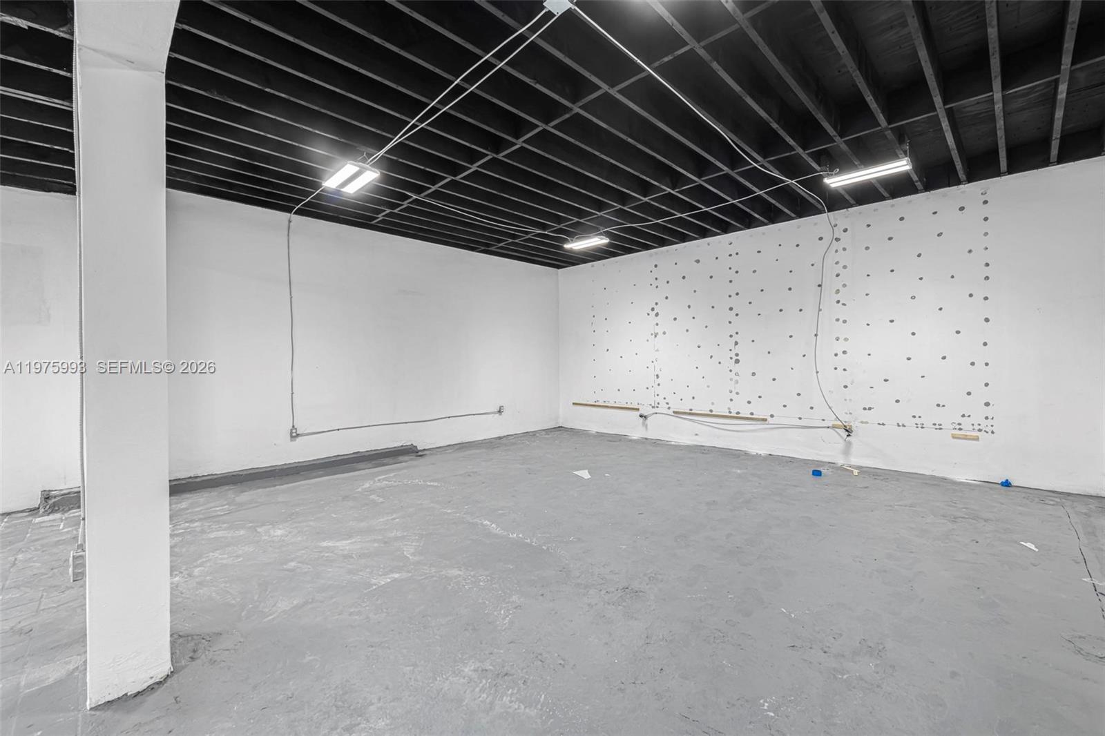   /   sq. ft. $ 2026-03-03 0 foto