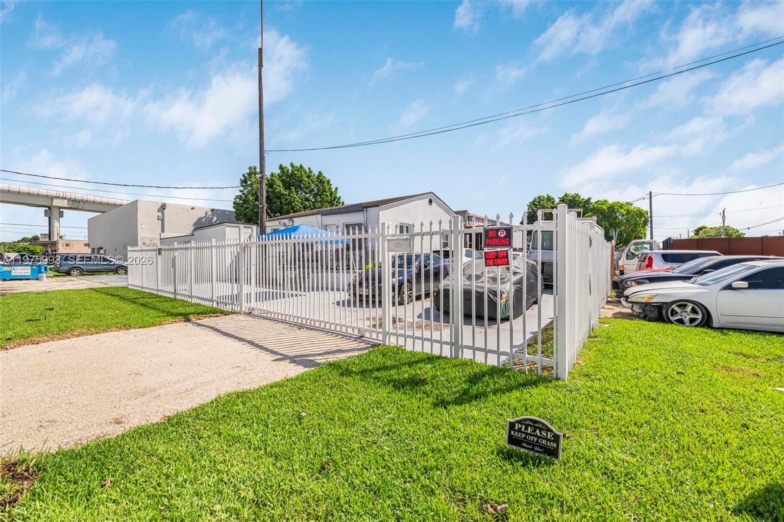   /   sq. ft. $ 2026-03-03 0 foto