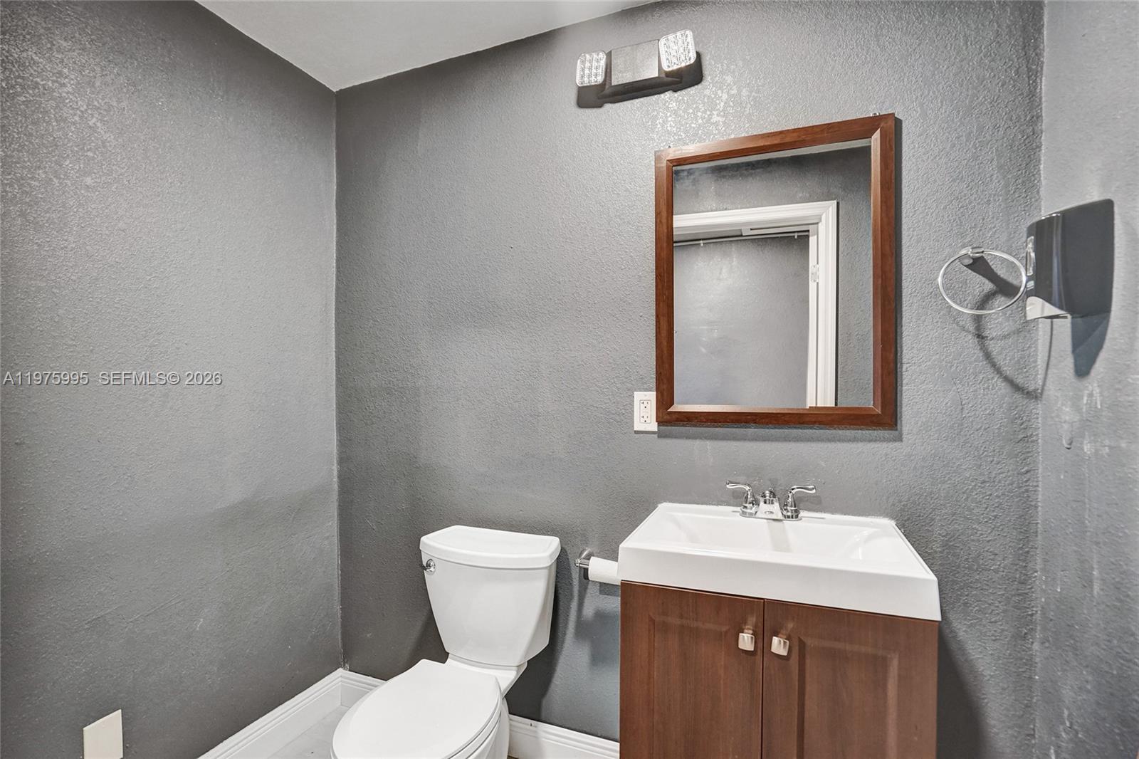   /   кв.футов $ 2026-03-03 0 Фото