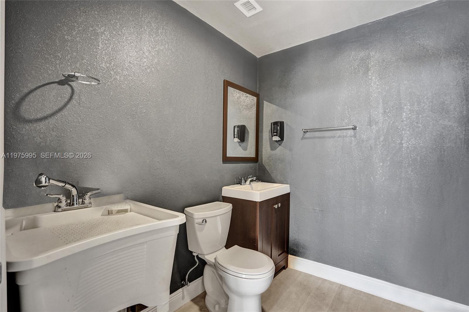   /   кв.футов $ 2026-03-03 0 Фото