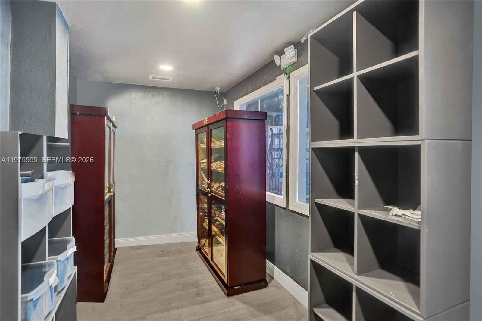   /   кв.футов $ 2026-03-03 0 Фото