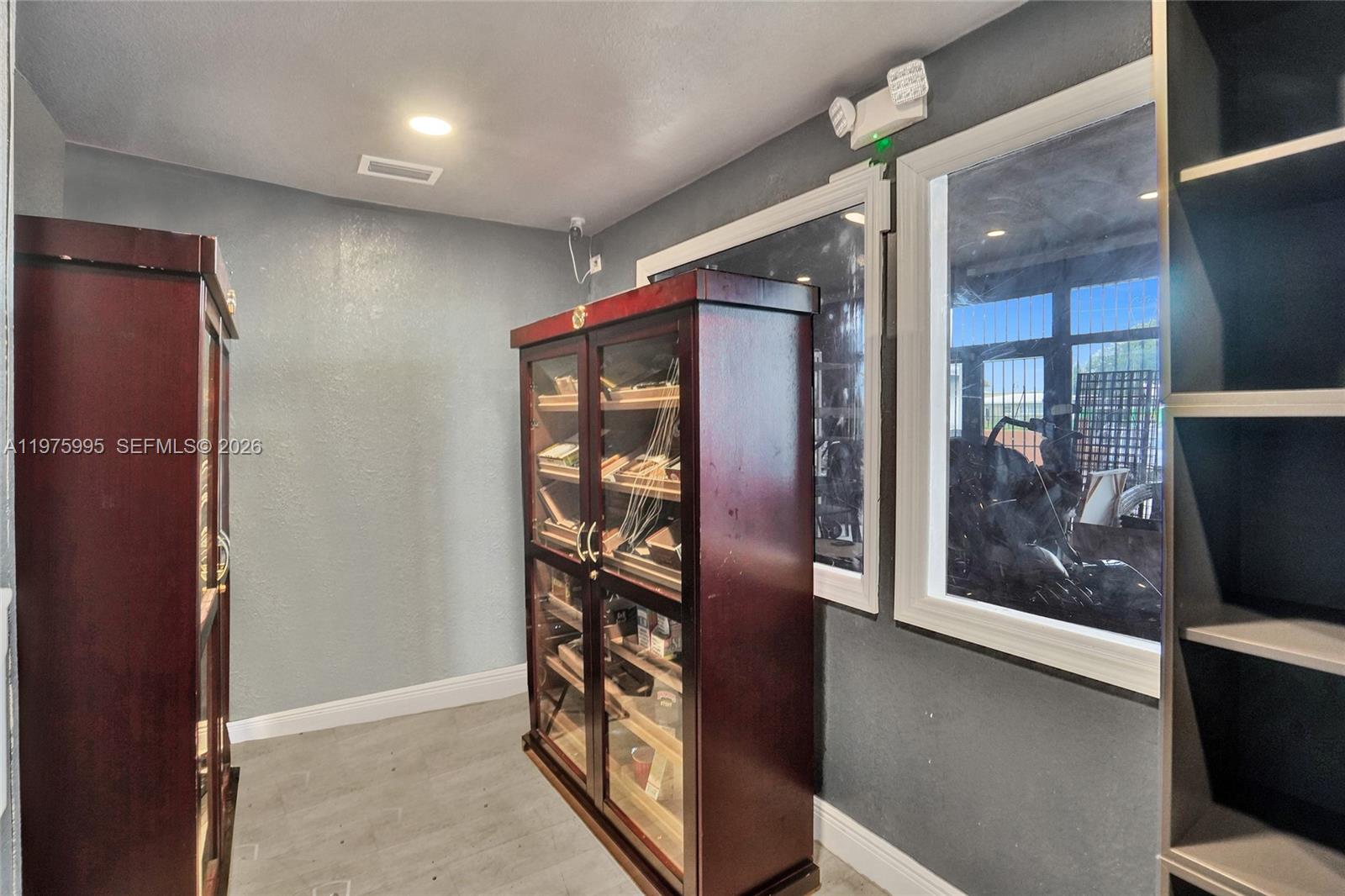   /   кв.футов $ 2026-03-03 0 Фото