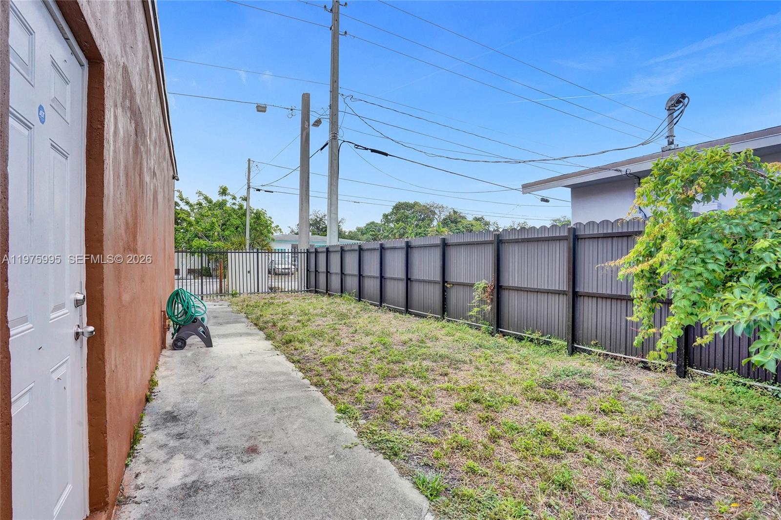   /   кв.футов $ 2026-03-03 0 Фото