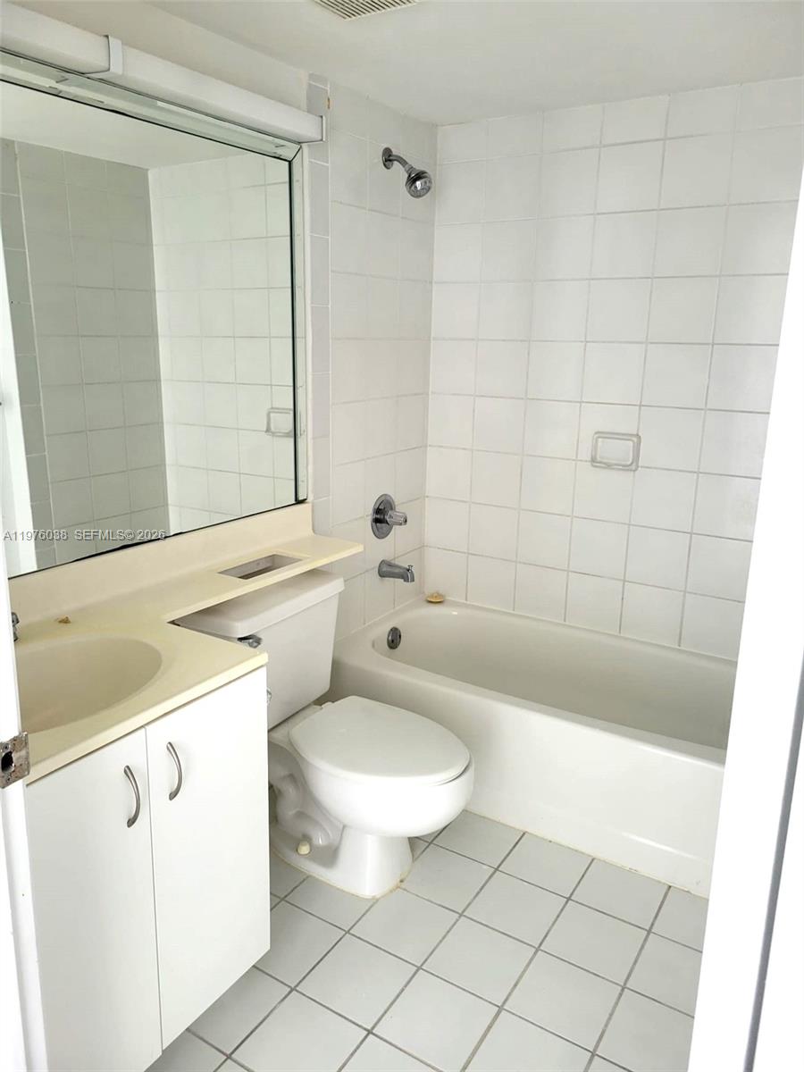 Photo of 3300 191st St  #814, Aventura, Florida, 33180 - 
