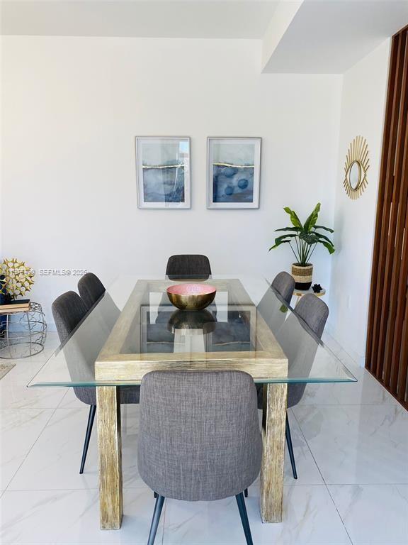   /  8203 sq. ft. $ 2026-03-04 0 foto