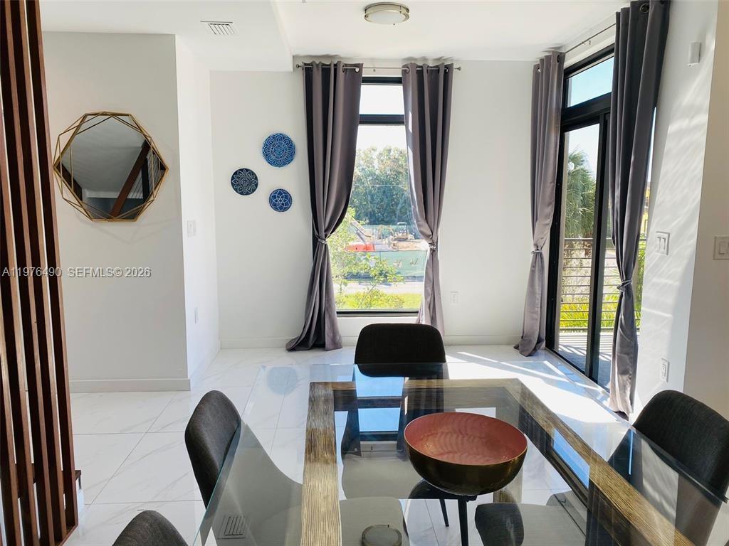   /  8203 sq. ft. $ 2026-03-04 0 foto