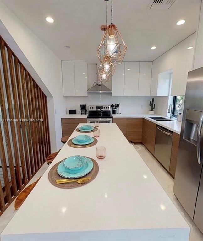   /  8203 sq. ft. $ 2026-03-04 0 foto