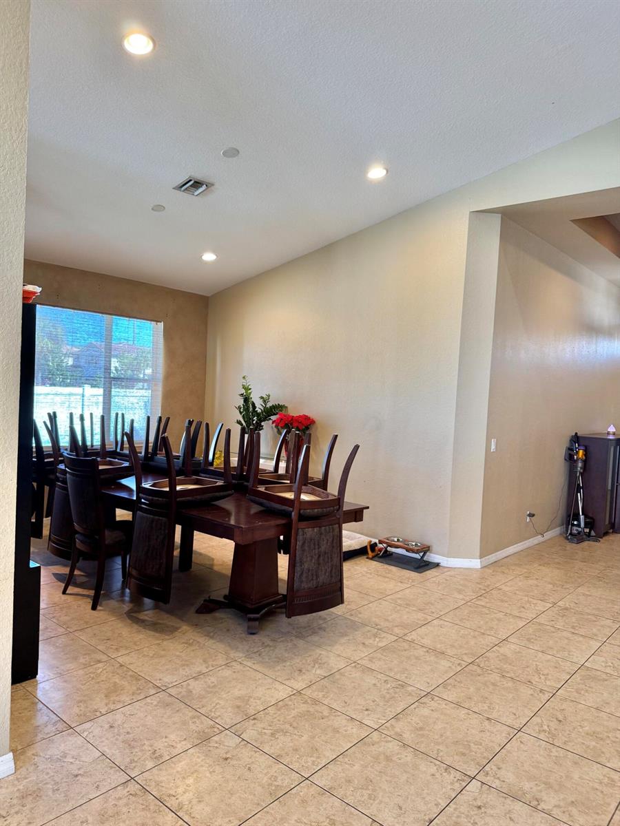 Ver detalles 4149 4 / 3 2759 sq. ft. $ 2026-06-15 0 foto